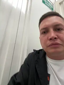 NathanielLux29 online show from November 7, 2025, 8:20 pm