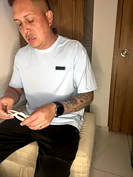 NathanielLux29 online show from November 13, 2025, 11:03 pm