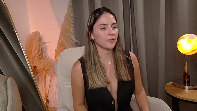 Snapshot of VictoriaNova_ chatting on June 1, 2026, 9:49 pm VictoriaNova online show from June 1, 2026, 9:49 pm