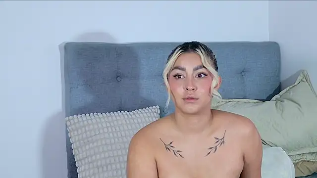 Elina Hills online show from November 26, 2025, 2:07 pm