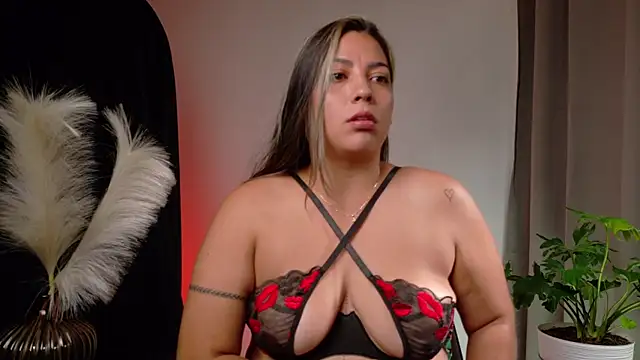 Zara Nova online show from April 22, 2026, 5:47 pm