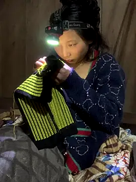 bi-bo123 online show from December 5, 2025, 1:42 pm