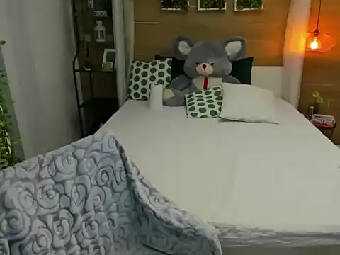 OhLadyPlease online show from November 30, 2025, 6:28 am