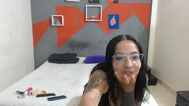 Snapshot of Girlbigtits chatting on November 4, 2025, 2:05 pm Girlbigtits online show from November 4, 2025, 2:05 pm