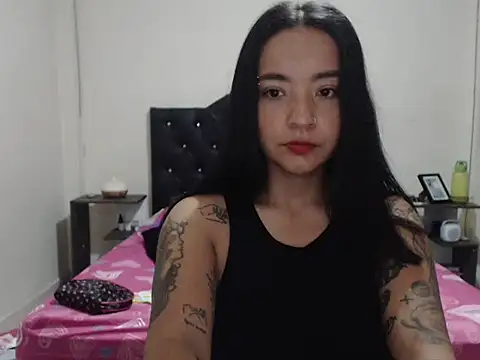 Snapshot of Girlbigtits chatting on November 13, 2025, 10:25 am Girlbigtits online show from November 13, 2025, 10:25 am