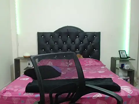 Snapshot of Girlbigtits chatting on November 20, 2025, 3:07 am Girlbigtits online show from November 20, 2025, 3:07 am