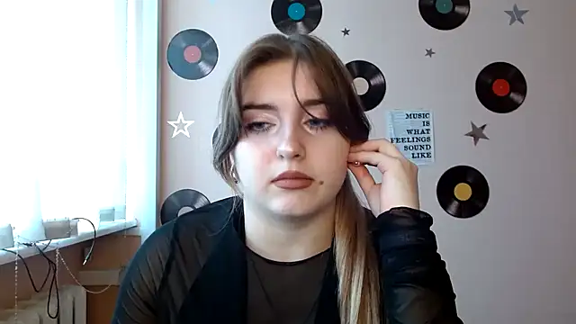 Dance  Queen online show from November 4, 2025, 10:36 am