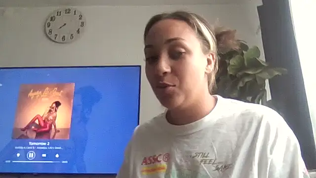 Snapshot of prettylildes chatting on November 1, 2025, 7:05 pm prettylildes online show from November 1, 2025, 7:05 pm