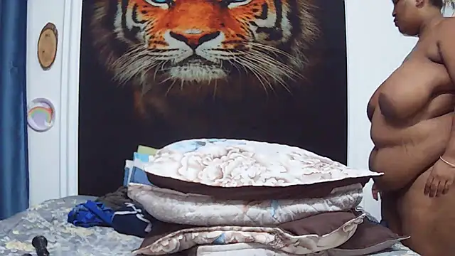 Snapshot of MassiveBoobsxxxx chatting on February 24, 2026, 7:12 pm MassiveBoobsxxxx online show from February 24, 2026, 7:12 pm