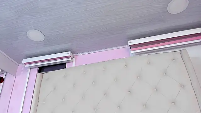 Snapshot of scarlett_leblanc_ chatting on March 12, 2026, 11:49 am scarlett leblanc online show from March 12, 2026, 11:49 am