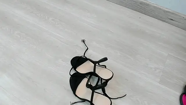 Snapshot of scarlett_leblanc_ chatting on April 4, 2026, 12:46 pm scarlett leblanc online show from April 4, 2026, 12:46 pm