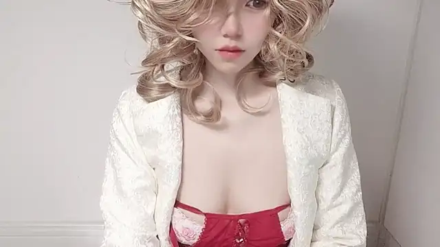 JuliaNoir online show from March 20, 2026, 6:24 pm