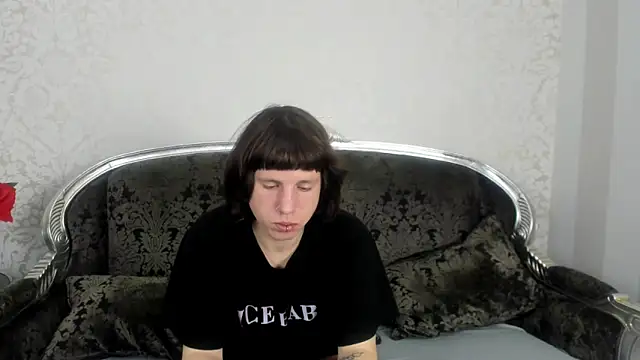 Snapshot of TommyCrown chatting on October 31, 2025, 10:27 am TommyCrown online show from October 31, 2025, 10:27 am