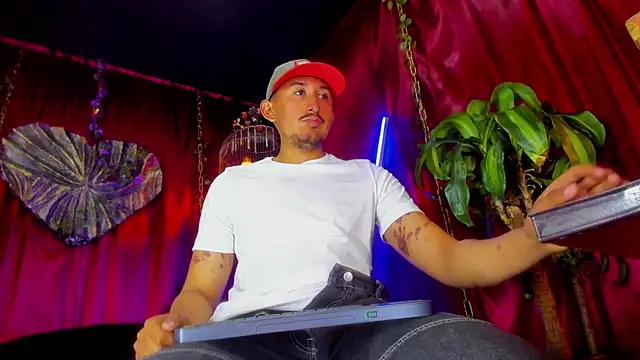 x heros x online show from November 3, 2025, 1:01 pm