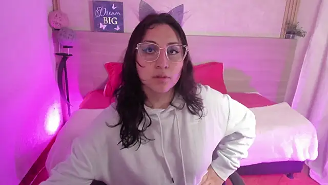 Snapshot of Kitty_shine_ chatting on November 17, 2025, 12:11 pm Kitty shine online show from November 17, 2025, 12:11 pm