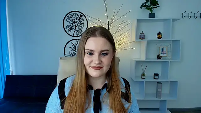 NinaSavkoo online show from November 3, 2025, 1:01 pm