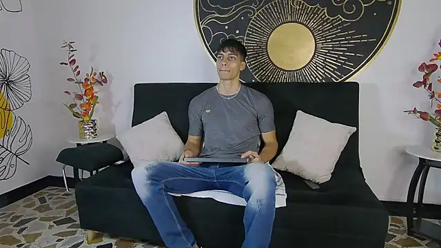 AlessioVitale online show from November 10, 2025, 12:26 pm