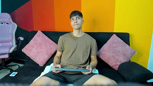 AlessioVitale online show from December 4, 2025, 12:03 pm