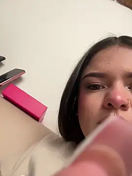 Snapshot of Camila_Duarte_ chatting on November 8, 2025, 1:33 pm Camila Duarte online show from November 8, 2025, 1:33 pm