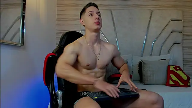 MAXTHOMSON online show from December 20, 2025, 11:56 pm