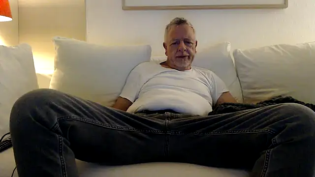 Dennislover007 online show from November 22, 2025, 4:50 pm