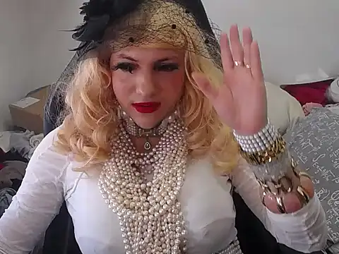 VanesaCrossic online show from May 30, 2026, 10:01 am