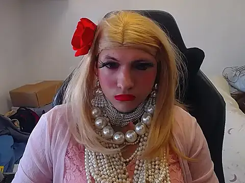 VanesaCrossic online show from July 16, 2026, 9:37 am