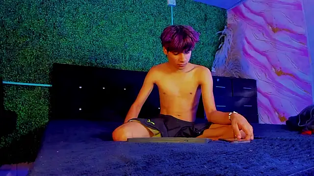 Leo Glow online show from February 19, 2026, 1:07 pm