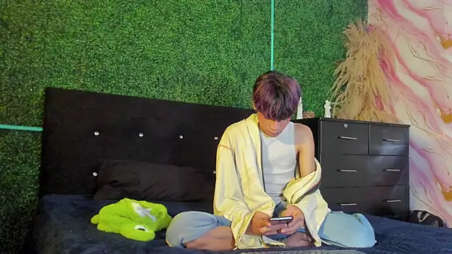 Leo Glow online show from February 25, 2026, 12:59 pm