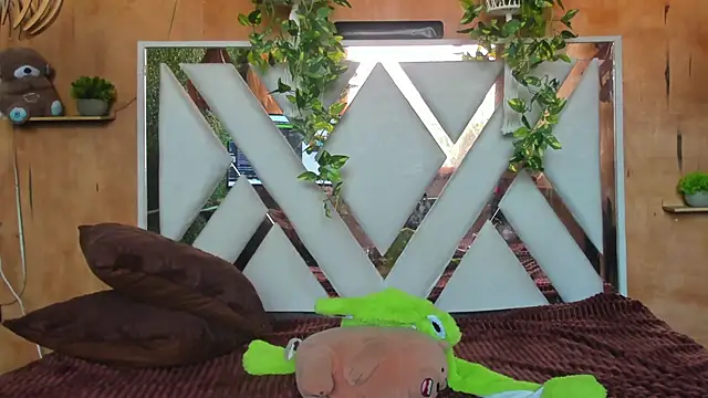 Leo Glow online show from March 9, 2026, 1:59 pm