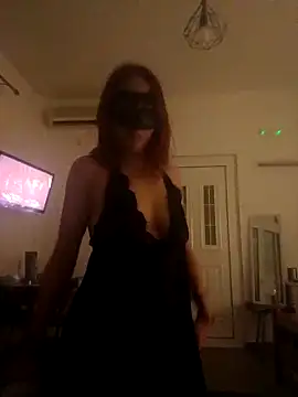 molly qu online show from November 16, 2025, 9:42 pm