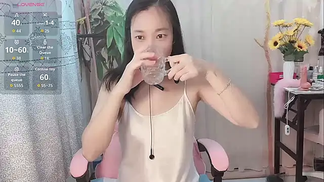 Lingling-Baby520 online show from July 14, 2026, 1:52 am