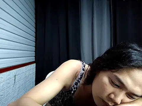 xwildflowerx online show from November 25, 2025, 1:55 pm