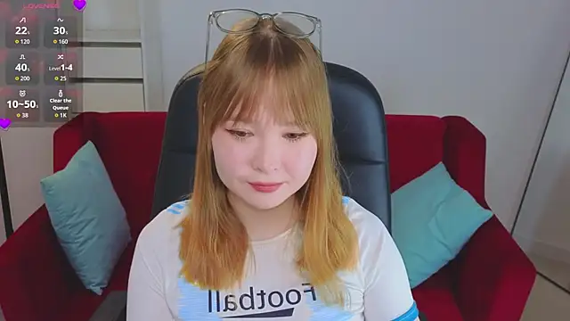 Snapshot of YourTanomi chatting on November 10, 2025, 3:22 pm YourTanomi online show from November 10, 2025, 3:22 pm