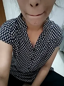 vijaylaxmi69 online show from November 3, 2025, 4:19 pm