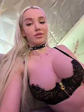 Lana-Grey online show from February 25, 2026, 8:40 pm