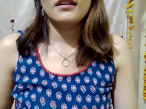 maira 33 online show from November 9, 2025, 2:26 pm