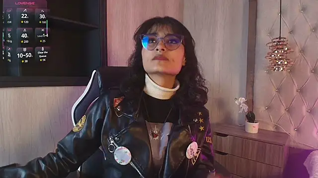 liliclan  online show from November 5, 2025, 2:06 pm