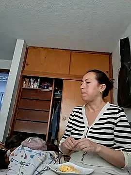 Snapshot of Lauryn_Jones chatting on July 7, 2026, 4:22 pm Lauryn Jones online show from July 7, 2026, 4:22 pm