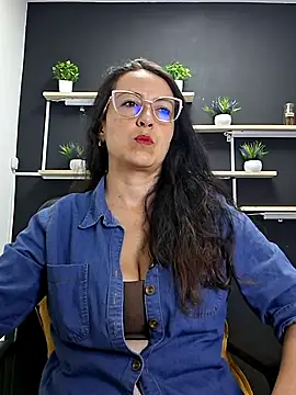 Snapshot of Lauryn_Jones chatting on July 10, 2026, 5:48 pm Lauryn Jones online show from July 10, 2026, 5:48 pm