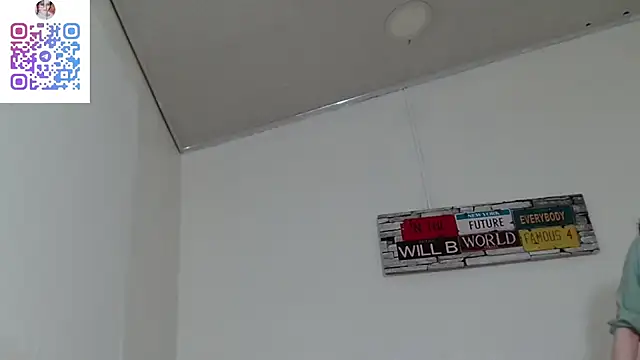 Snapshot of Victoria_Founta1n chatting on November 1, 2025, 10:01 pm Victoria Founta1n online show from November 1, 2025, 10:01 pm