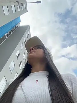 Brunettecollins05 online show from February 4, 2026, 7:20 pm