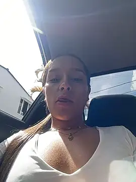 Brunettecollins05 online show from April 3, 2026, 7:34 pm