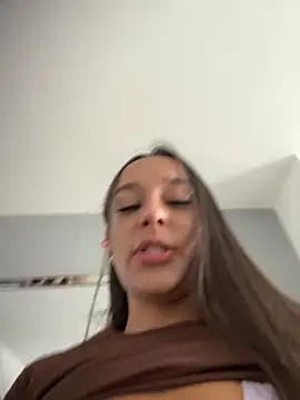 Brunettecollins05 online show from May 24, 2026, 8:58 pm