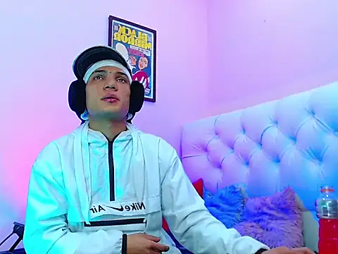 Snapshot of bad_boy_hottx chatting on November 2, 2025, 5:54 am bad boy hottx online show from November 2, 2025, 5:54 am