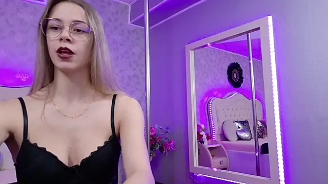 Snapshot of GracieCute chatting on November 25, 2025, 4:56 am GracieCute online show from November 25, 2025, 4:56 am