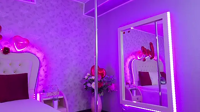 Snapshot of GracieCute chatting on February 13, 2026, 4:08 am GracieCute online show from February 13, 2026, 4:08 am