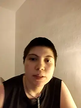 mollypop  online show from November 5, 2025, 10:32 pm