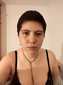 mollypop  online show from November 6, 2025, 11:26 pm