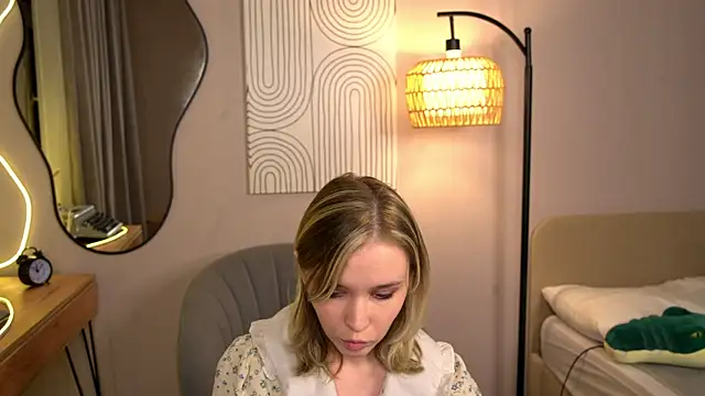 Snapshot of Mini_Ashley chatting on November 3, 2025, 3:24 pm Mini Ashley online show from November 3, 2025, 3:24 pm